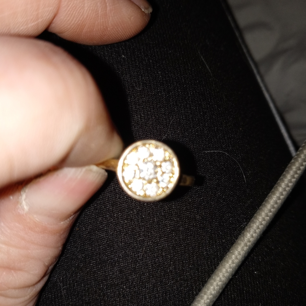 Cluster ring beautiful ring .....great for anniversary - Picture 4 of 4